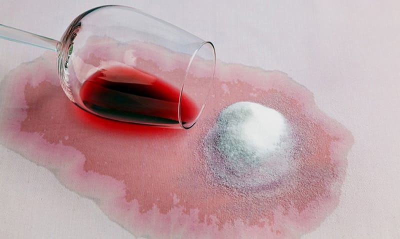 Соль для удаления пятна от вина