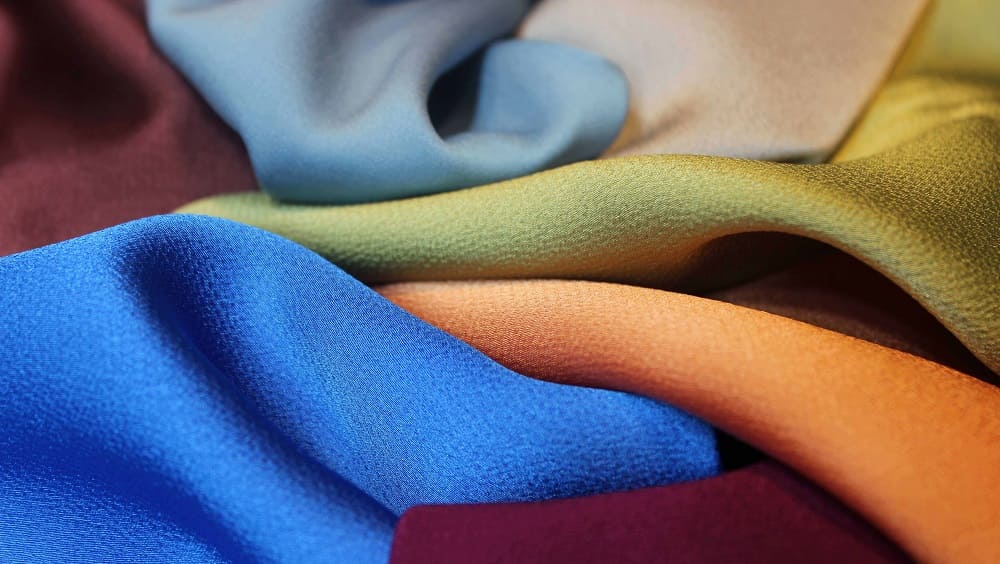 Куски ткани разных цветов
